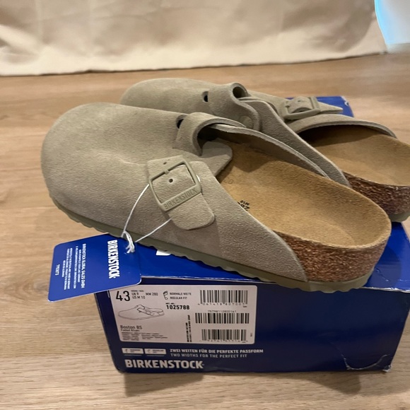 Never worn Men’s Birkenstock Boston Clog (size 43). I purchased the wrong size - Picture 4 of 5